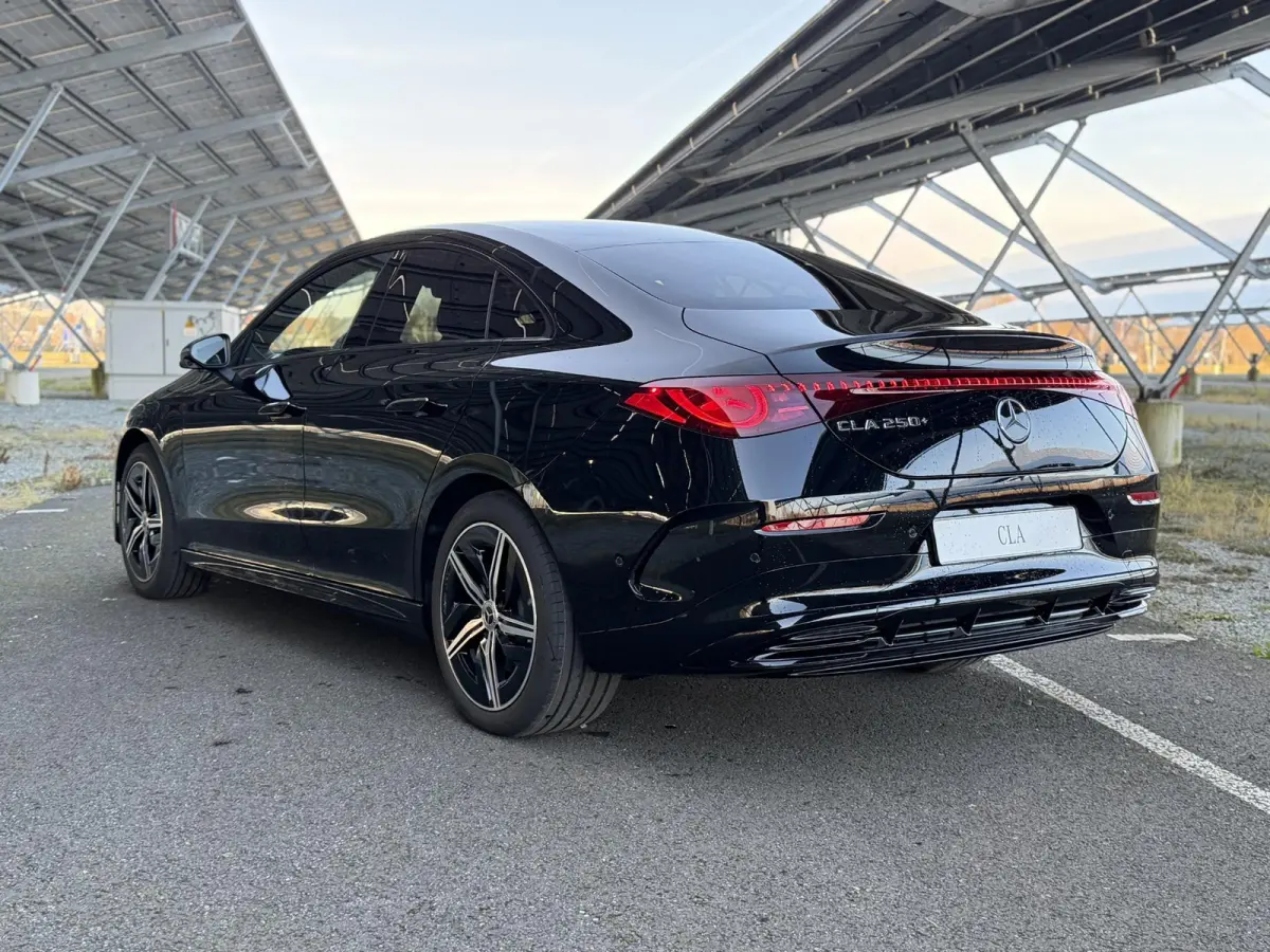 250+ Launch Edition 85.5 kWh | Night | Panoramadak | Stoelverwarming | DISTRONIC | Achteruitrijcamera | Dodehoekassistent |
