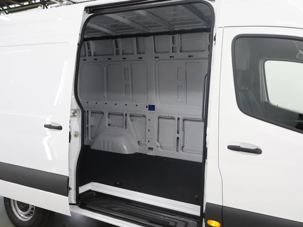 414 L2 H2 RWD PRO 81kWh | Trekhaak | Smartphone integratie pakket | 115 kW Snelladen | Achteruitrijcamera | Standkachel | Stoelverwarming |