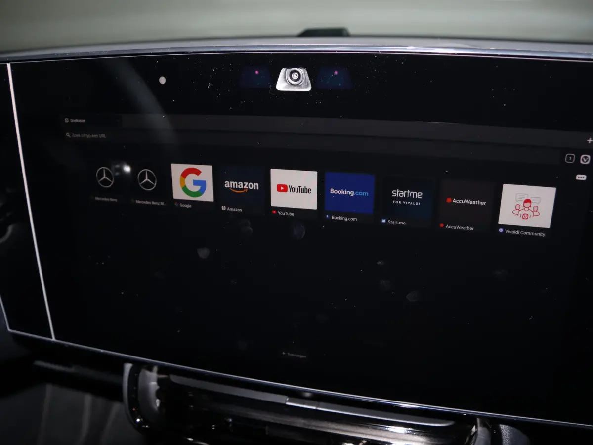 250+ Launch Edition 85.5 kWh | Night | Panoramadak | Stoelverwarming | DISTRONIC | Achteruitrijcamera | Dodehoekassistent |