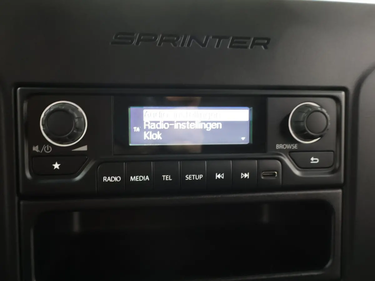 414 L2 H2 RWD PRO 81kWh | Trekhaak | Smartphone integratie pakket | 115 kW Snelladen | Achteruitrijcamera | Standkachel | Stoelverwarming |