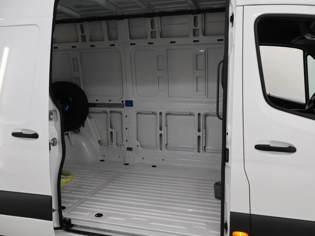 414 L2 H2 RWD PRO 81kWh | Trekhaak | Smartphone integratie pakket | 115 kW Snelladen | Achteruitrijcamera | Standkachel | Stoelverwarming |