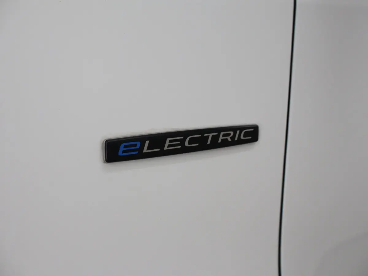 414 L2 H2 RWD PRO 81kWh | Trekhaak | Smartphone integratie pakket | 115 kW Snelladen | Achteruitrijcamera | Standkachel | Stoelverwarming |