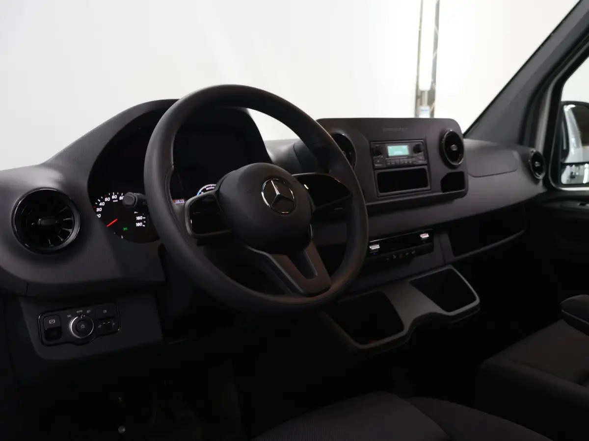 414 L2 H2 RWD PRO 81kWh | Trekhaak | Smartphone integratie pakket | 115 kW Snelladen | Achteruitrijcamera | Standkachel | Stoelverwarming |