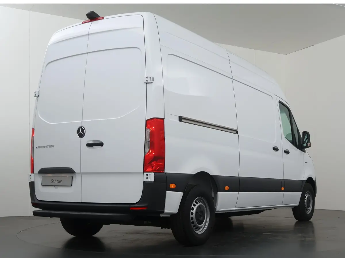 414 L2 H2 RWD PRO 81kWh | Trekhaak | Smartphone integratie pakket | 115 kW Snelladen | Achteruitrijcamera | Standkachel | Stoelverwarming |