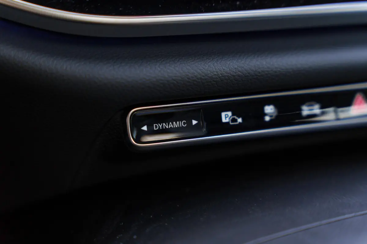 300e Sport Edition | Panoramaschuifdak | Premium plus | Superscreen | Nightpakket | Burmester | Stoelventilatie | Rijassistentiepakket Plus | Head-up display | DISTRONIC |