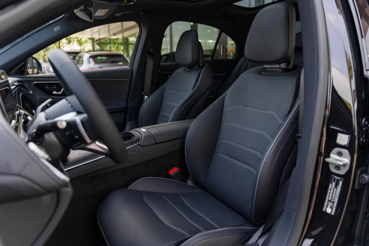 300e Sport Edition | Panoramaschuifdak | Premium plus | Superscreen | Nightpakket | Burmester | Stoelventilatie | Rijassistentiepakket Plus | Head-up display | DISTRONIC |