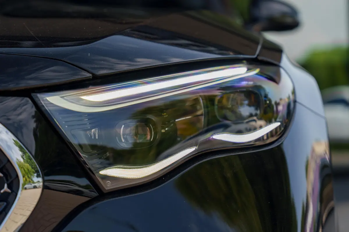 300e Sport Edition | Panoramaschuifdak | Premium plus | Superscreen | Nightpakket | Burmester | Stoelventilatie | Rijassistentiepakket Plus | Head-up display | DISTRONIC |