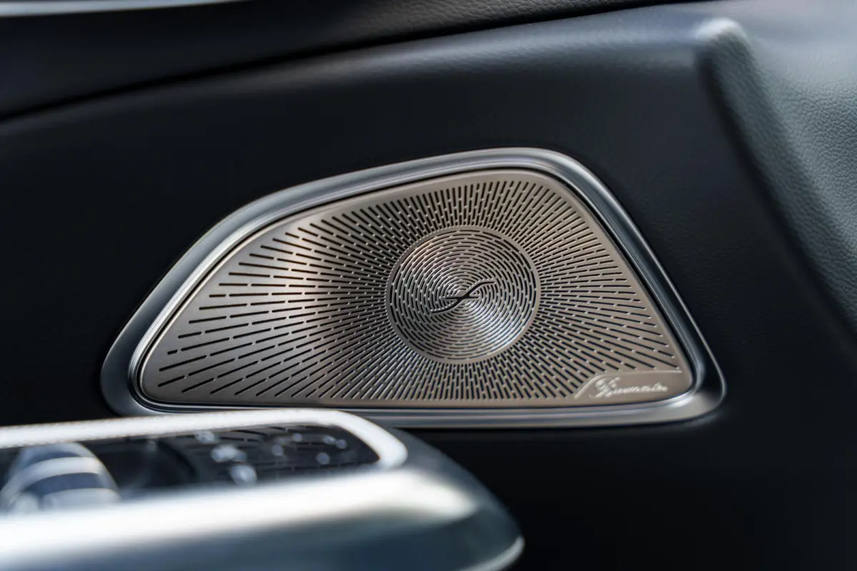 300e Sport Edition | Panoramaschuifdak | Premium plus | Superscreen | Nightpakket | Burmester | Stoelventilatie | Rijassistentiepakket Plus | Head-up display | DISTRONIC |
