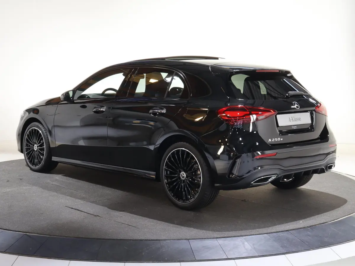 250e Business Solution AMG | Panoramaschuifdak | Stoelverwarming | Achteruitrijcamera |  MULTIBEAM LED | 19"inch AMG velgen |