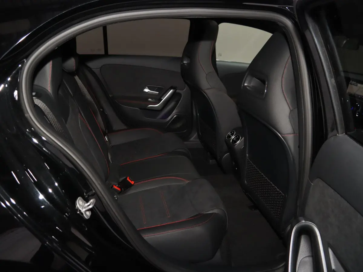 250e Business Solution AMG | Panoramaschuifdak | Stoelverwarming | Achteruitrijcamera |  MULTIBEAM LED | 19"inch AMG velgen |