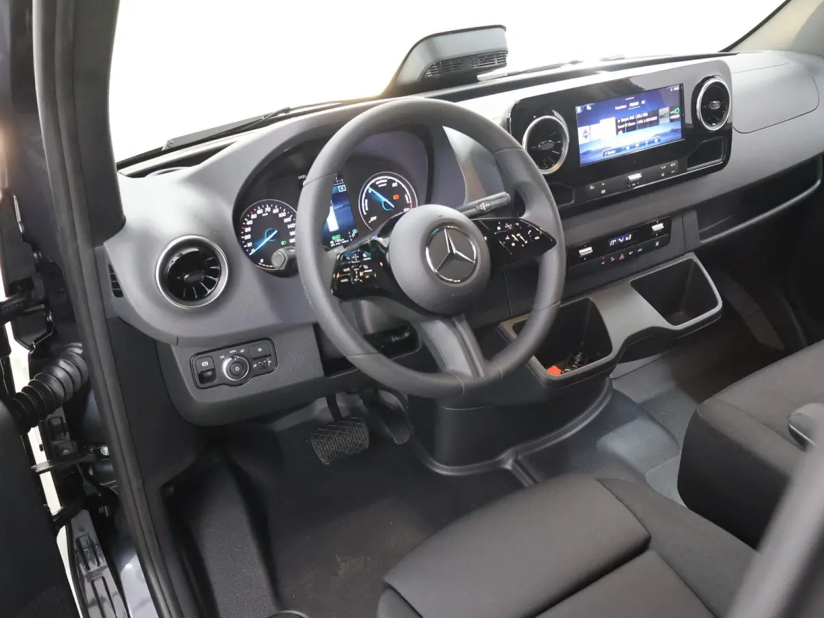 314 L2 H2 RWD PRO 81kWh | Comfortbestuurdersstoel | Trekhaak | Smartphone integratie pakket | 115 kW Snelladen | Achteruitrijcamera | Standkachel |