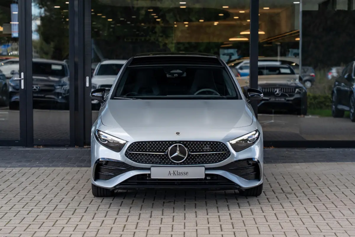 250e Business Solution AMG | Panoramaschuifdak  | Night pakket | Achteruitrijcamera | Stoelverwarming | MULTIBEAM LED |