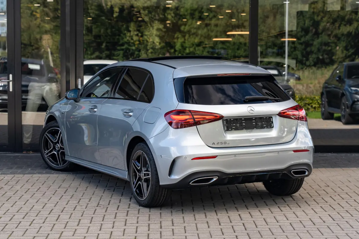 250e Business Solution AMG | Panoramaschuifdak  | Night pakket | Achteruitrijcamera | Stoelverwarming | MULTIBEAM LED |