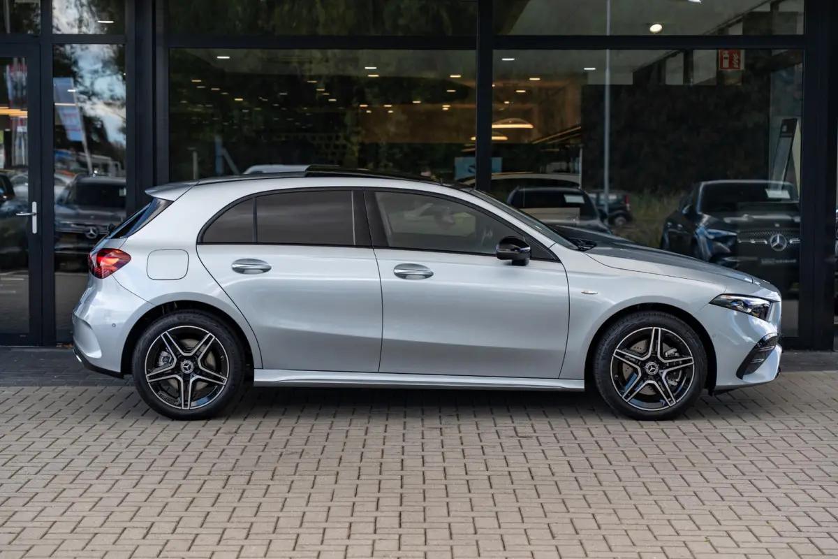 250e Business Solution AMG | Panoramaschuifdak  | Night pakket | Achteruitrijcamera | Stoelverwarming | MULTIBEAM LED |