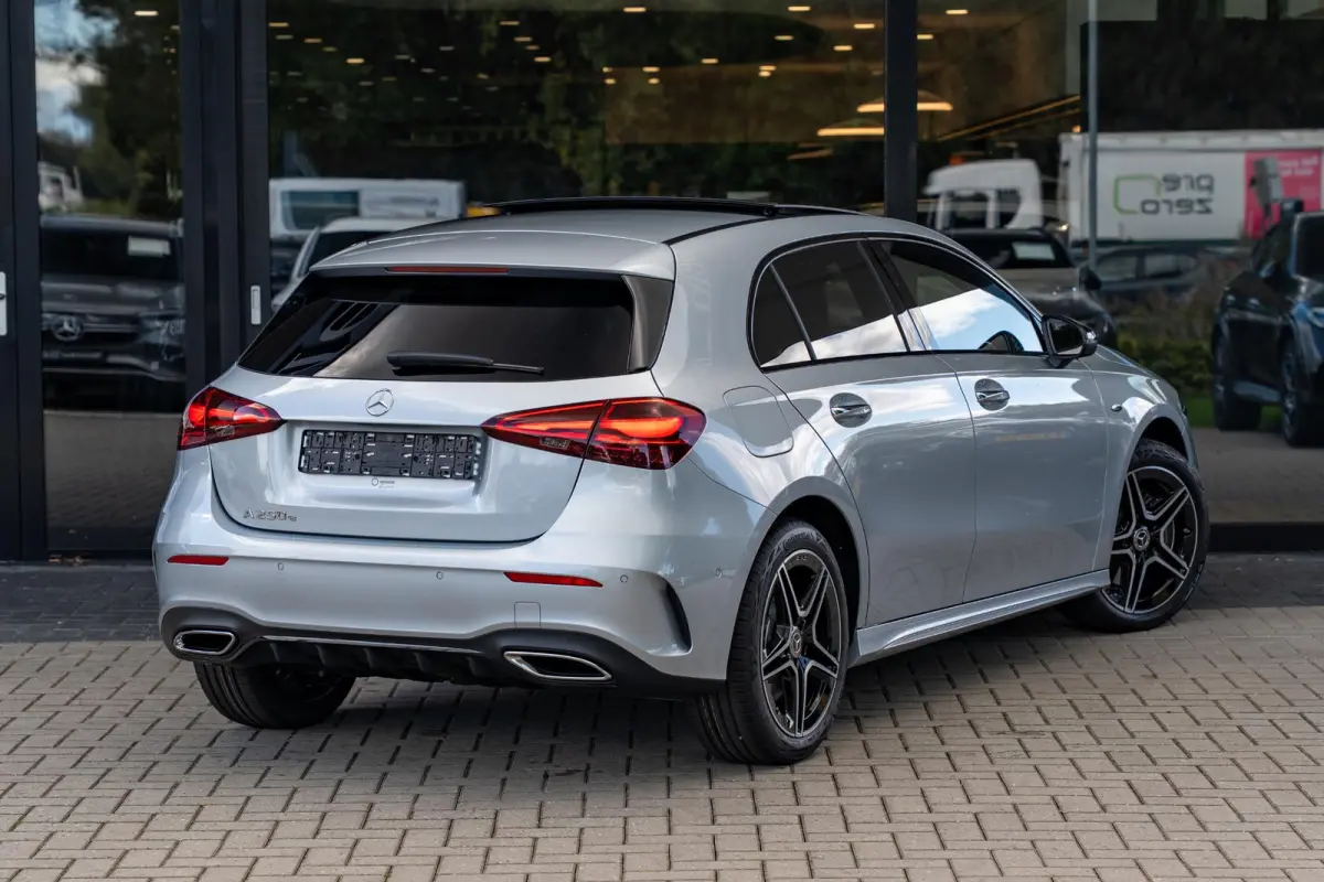 250e Business Solution AMG | Panoramaschuifdak  | Night pakket | Achteruitrijcamera | Stoelverwarming | MULTIBEAM LED |