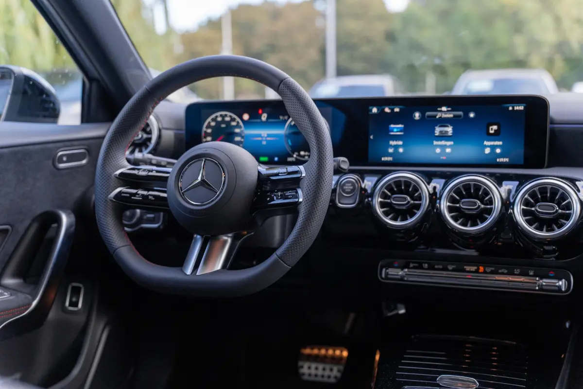 250e Business Solution AMG | Panoramaschuifdak  | Night pakket | Achteruitrijcamera | Stoelverwarming | MULTIBEAM LED |