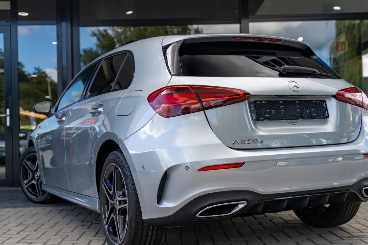250e Business Solution AMG | Panoramaschuifdak  | Night pakket | Achteruitrijcamera | Stoelverwarming | MULTIBEAM LED |