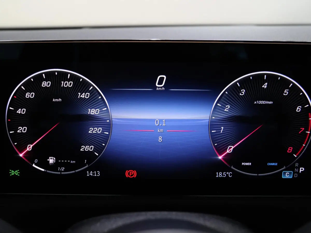 180 Business Solution AMG | AMG Line Plus | Nightpakket | Head-up display | 360° camera | Dodehoekassistent | 19 inch AMG Velgen |