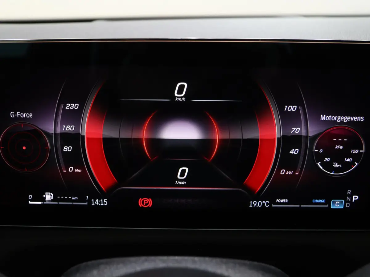 180 Business Solution AMG | AMG Line Plus | Nightpakket | Head-up display | 360° camera | Dodehoekassistent | 19 inch AMG Velgen |