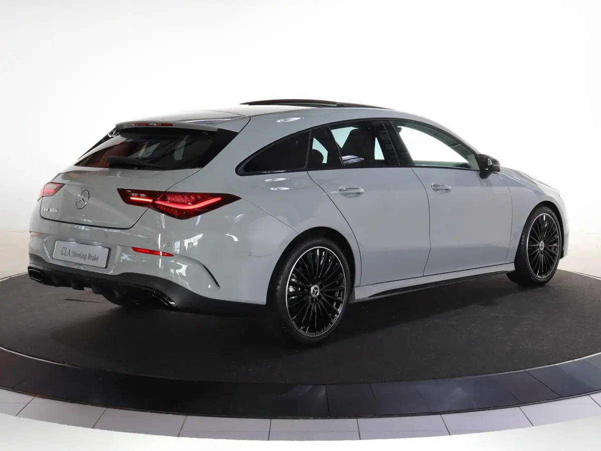 180 Business Solution AMG | AMG Line Plus | Nightpakket | Head-up display | 360° camera | Dodehoekassistent | 19 inch AMG Velgen |