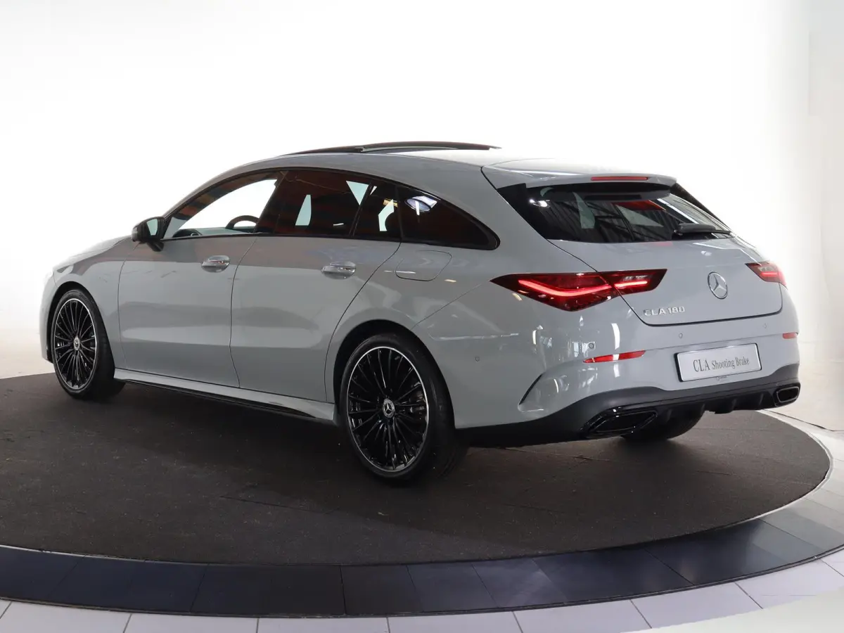 180 Business Solution AMG | AMG Line Plus | Nightpakket | Head-up display | 360° camera | Dodehoekassistent | 19 inch AMG Velgen |