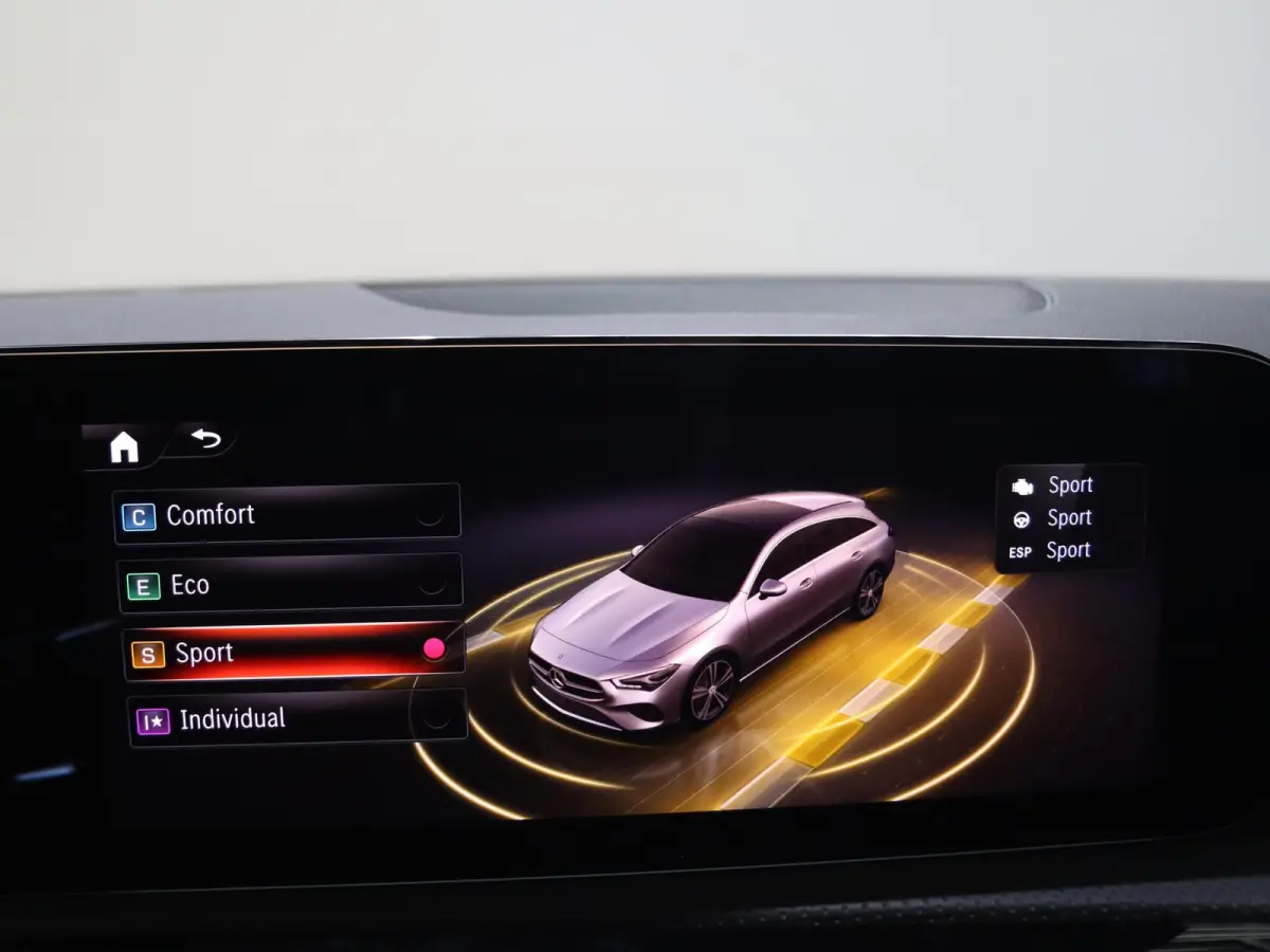 180 Business Solution AMG | AMG Line Plus | Nightpakket | Head-up display | 360° camera | Dodehoekassistent | 19 inch AMG Velgen |