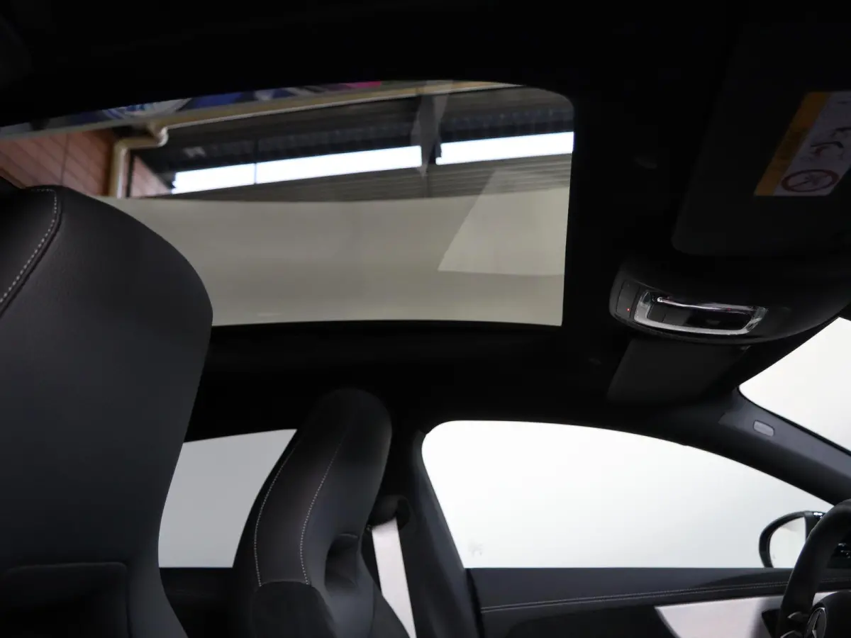 180 Business Solution AMG | AMG Line Plus | Nightpakket | Head-up display | 360° camera | Dodehoekassistent | 19 inch AMG Velgen |