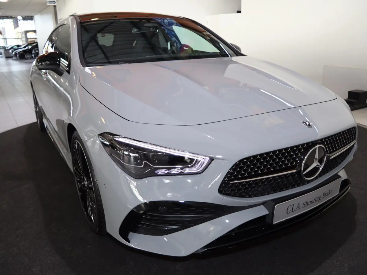180 Business Solution AMG | AMG Line Plus | Nightpakket | Head-up display | 360° camera | Dodehoekassistent | 19 inch AMG Velgen |