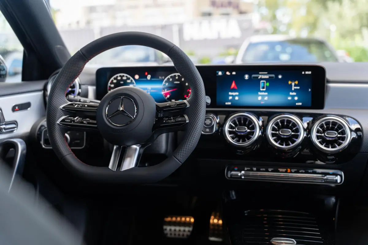 180 Business Solution AMG | Panoramaschuifdak | Premium Plus | Nightpakket | 19"Multispaak AMG velgen | Stoelverwarming |  360° camera | Head-up display |