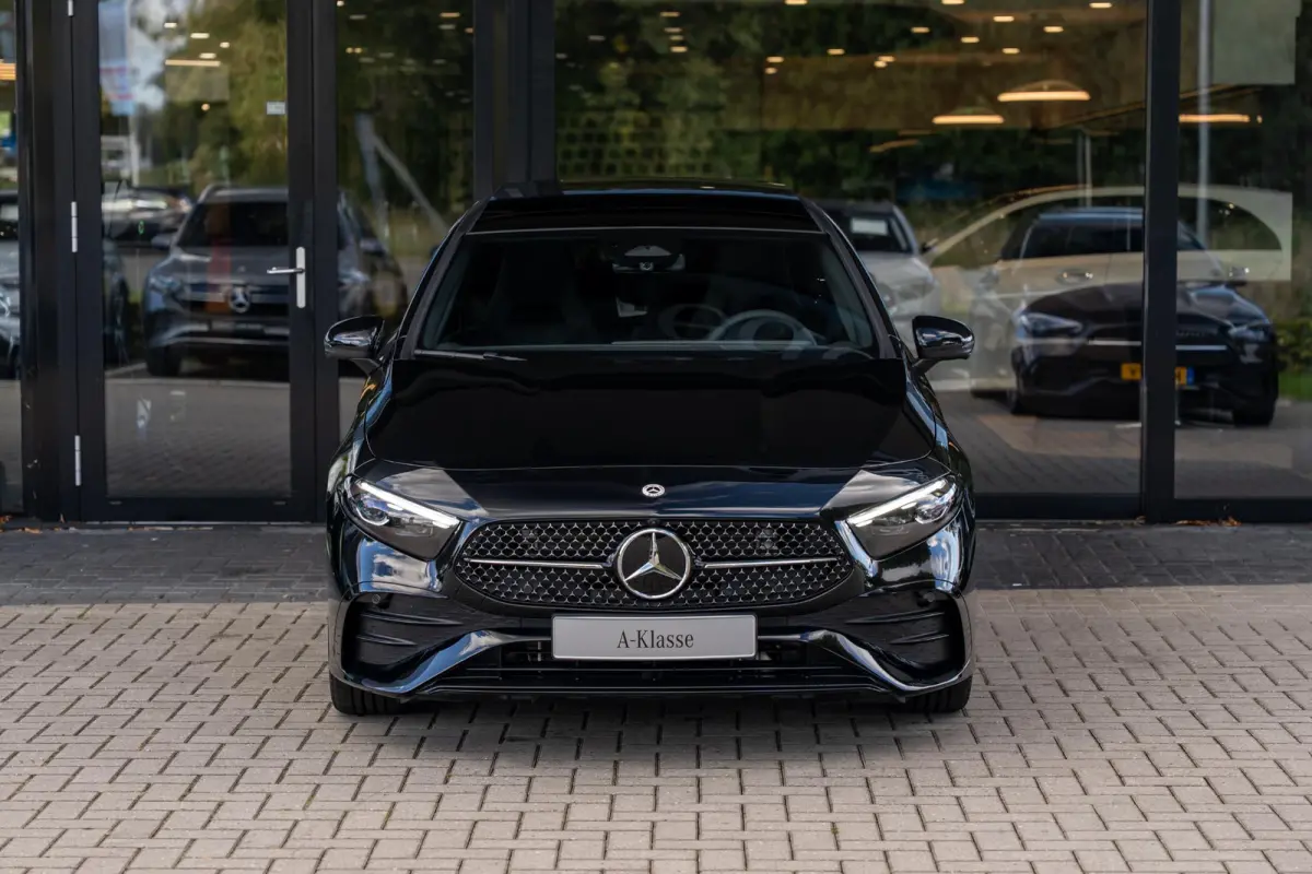 180 Business Solution AMG | Panoramaschuifdak | Premium Plus | Nightpakket | 19"Multispaak AMG velgen | Stoelverwarming |  360° camera | Head-up display |