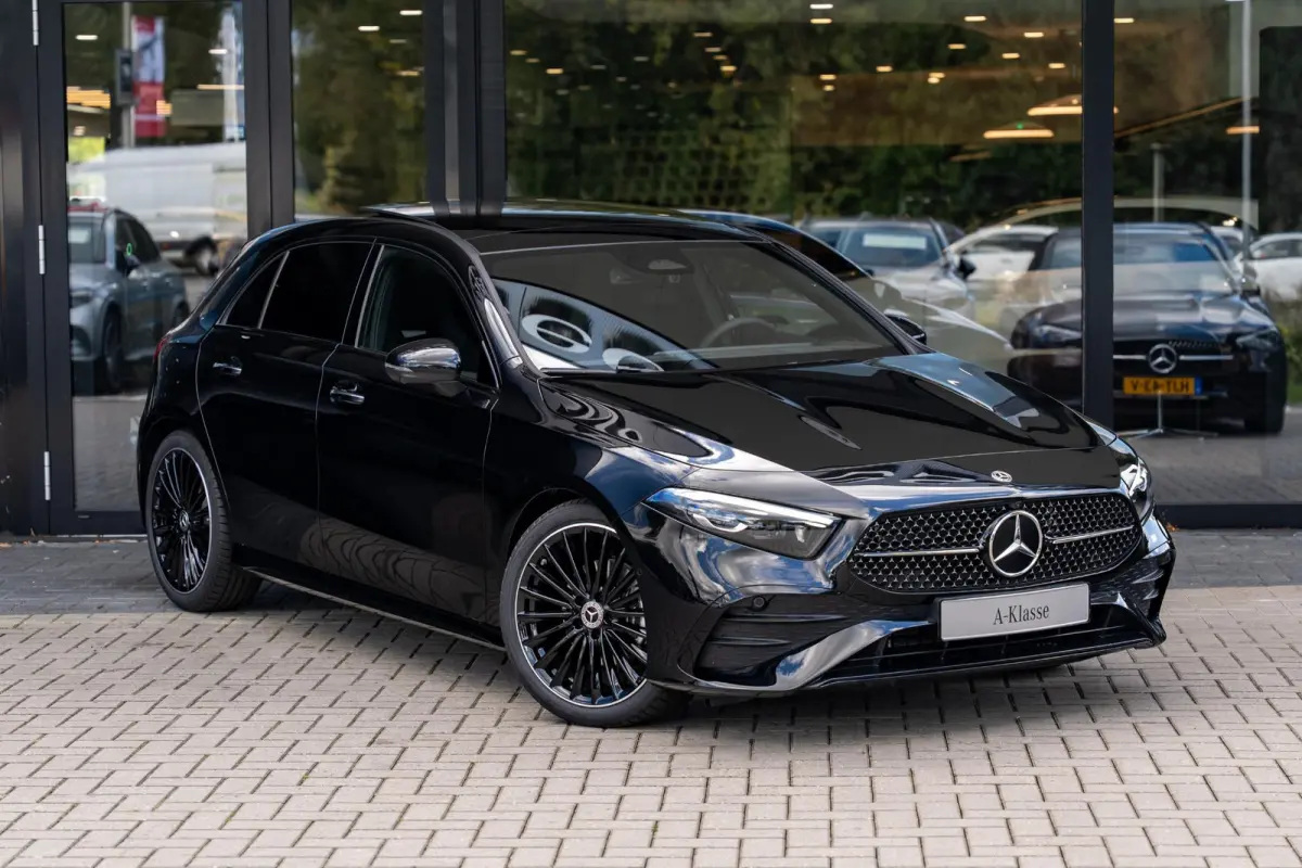 180 Business Solution AMG | Panoramaschuifdak | Premium Plus | Nightpakket | 19"Multispaak AMG velgen | Stoelverwarming |  360° camera | Head-up display |