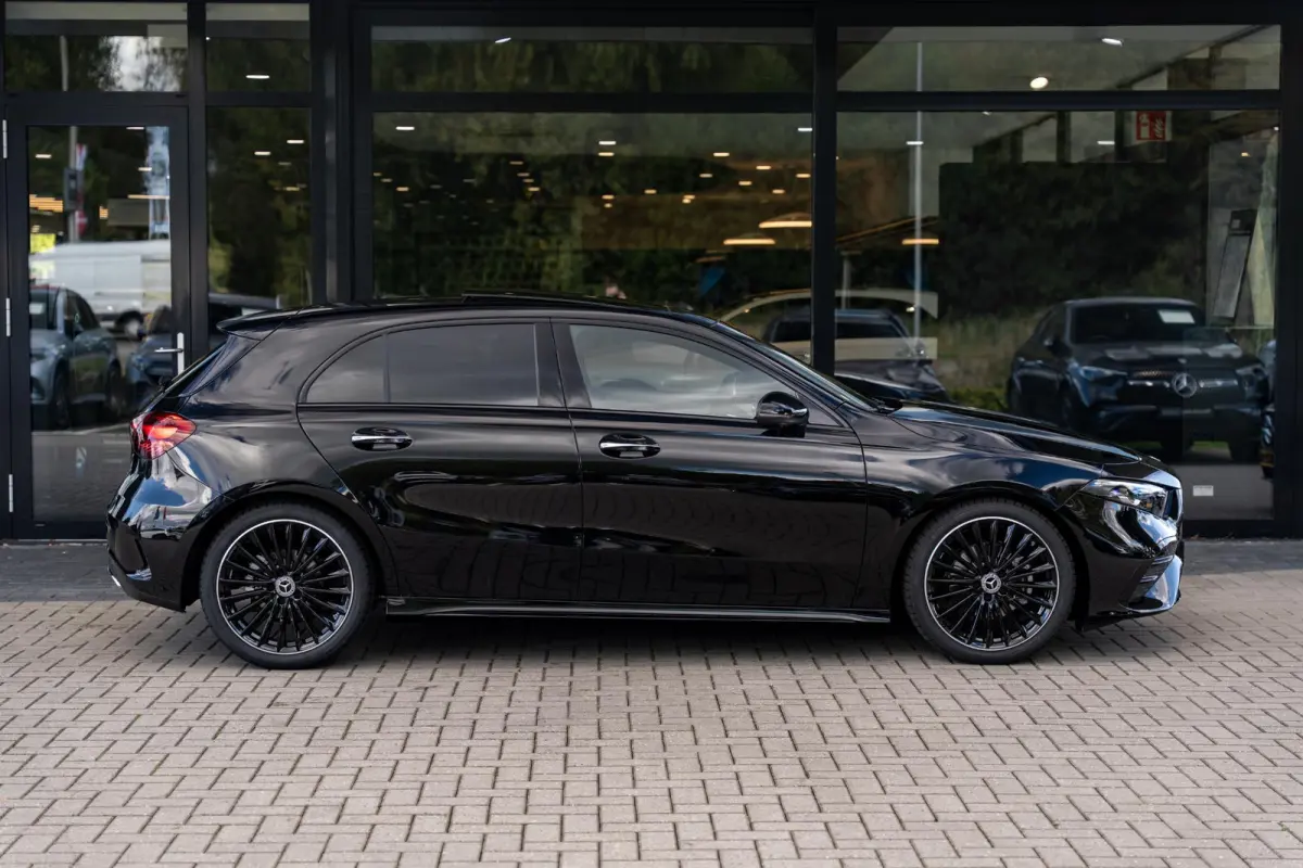 180 Business Solution AMG | Panoramaschuifdak | Premium Plus | Nightpakket | 19"Multispaak AMG velgen | Stoelverwarming |  360° camera | Head-up display |