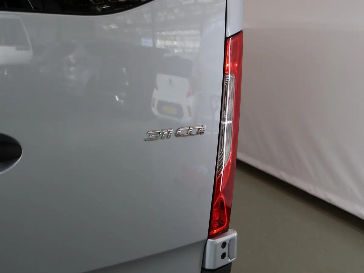 311 | AUT. | L2 H1 | RWD | PRO | Airco | Cruise Control | Park Assist | Parkeercamera | Lane-Assist | Comfort-bestuurdersstoel | Zijruiten | Achterruiten | DUBBELE CABINE INBOUW MOGELIJK |