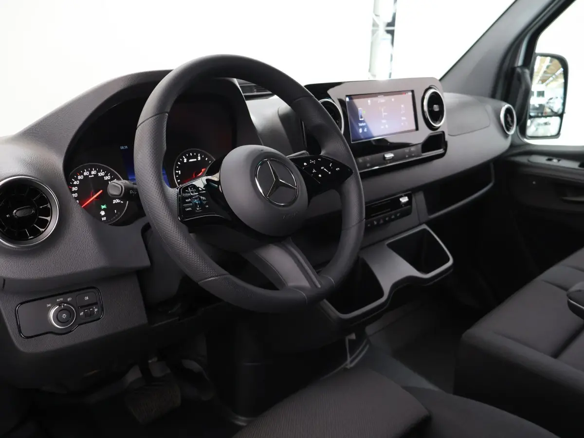 311 | AUT. | L2 H1 | RWD | PRO | Airco | Cruise Control | Park Assist | Parkeercamera | Lane-Assist | Comfort-bestuurdersstoel | Zijruiten | Achterruiten | DUBBELE CABINE INBOUW MOGELIJK |