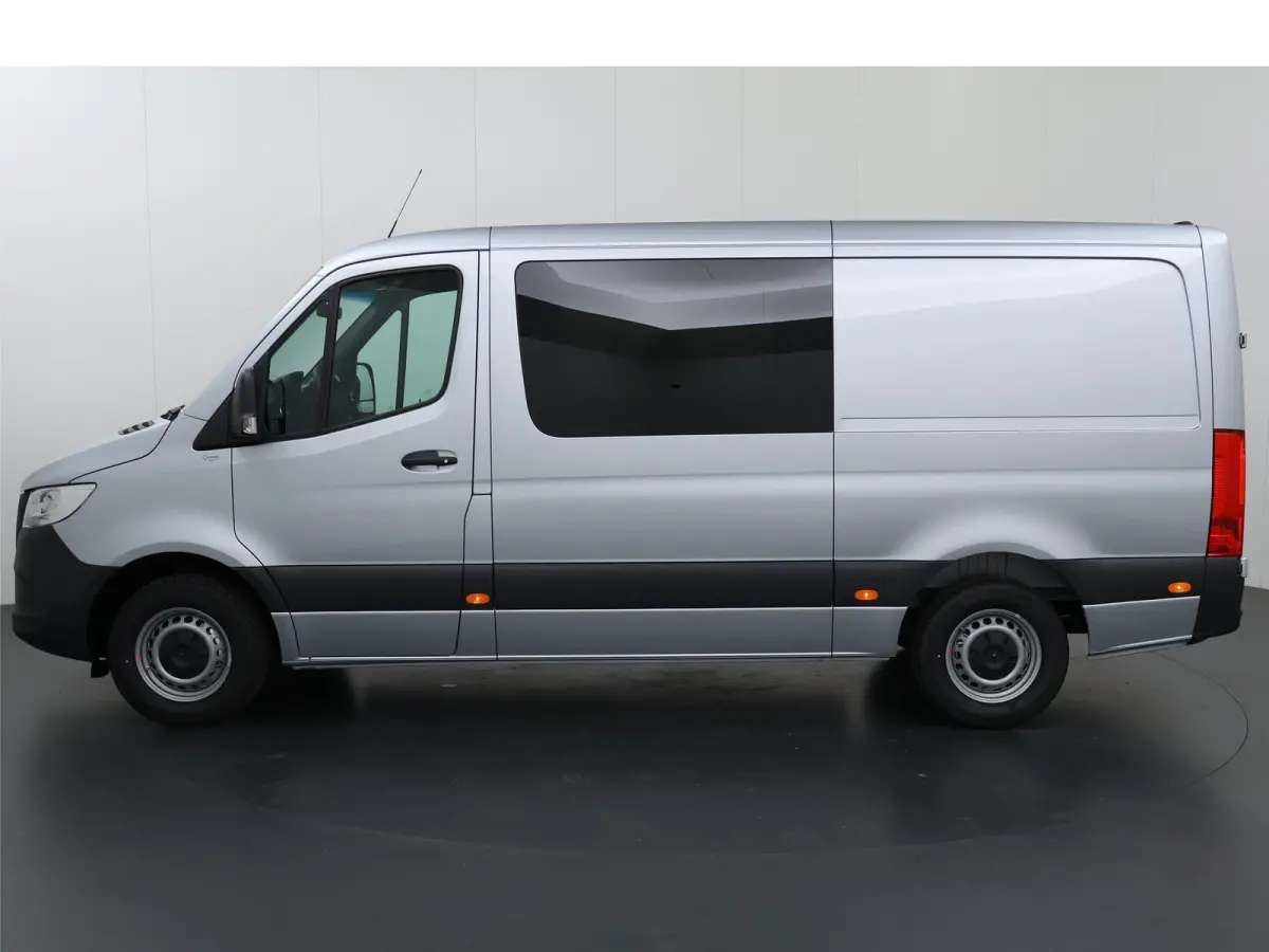 311 | AUT. | L2 H1 | RWD | PRO | Airco | Cruise Control | Park Assist | Parkeercamera | Lane-Assist | Comfort-bestuurdersstoel | Zijruiten | Achterruiten | DUBBELE CABINE INBOUW MOGELIJK |
