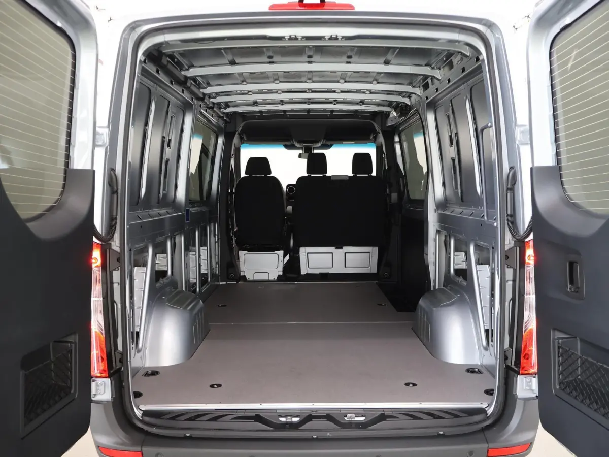 311 | AUT. | L2 H1 | RWD | PRO | Airco | Cruise Control | Park Assist | Parkeercamera | Lane-Assist | Comfort-bestuurdersstoel | Zijruiten | Achterruiten | DUBBELE CABINE INBOUW MOGELIJK |