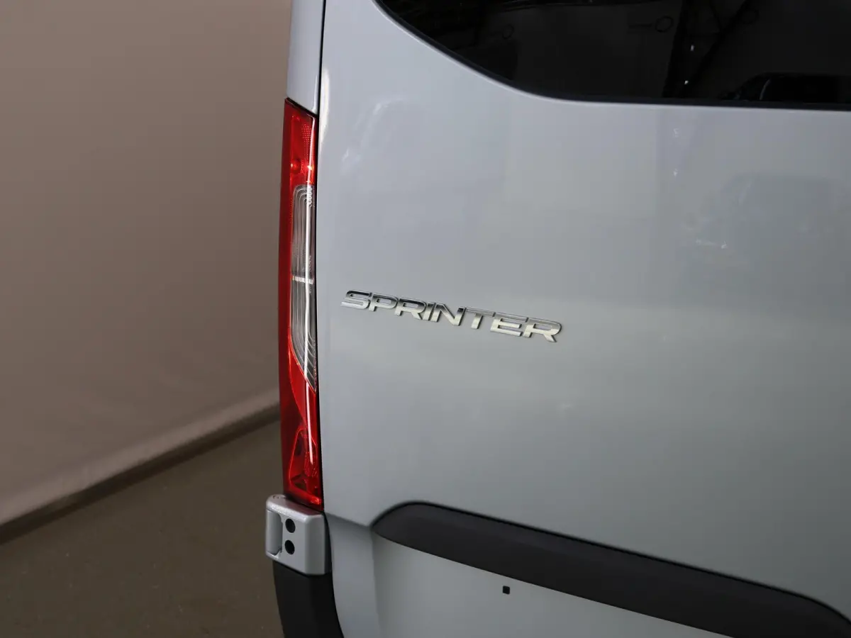 311 | AUT. | L2 H1 | RWD | PRO | Airco | Cruise Control | Park Assist | Parkeercamera | Lane-Assist | Comfort-bestuurdersstoel | Zijruiten | Achterruiten | DUBBELE CABINE INBOUW MOGELIJK |
