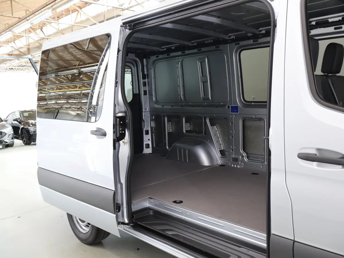 311 | AUT. | L2 H1 | RWD | PRO | Airco | Cruise Control | Park Assist | Parkeercamera | Lane-Assist | Comfort-bestuurdersstoel | Zijruiten | Achterruiten | DUBBELE CABINE INBOUW MOGELIJK |