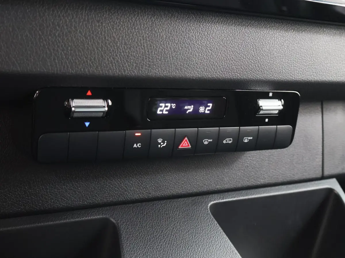 311 | AUT. | L2 H1 | RWD | PRO | Airco | Cruise Control | Park Assist | Parkeercamera | Lane-Assist | Comfort-bestuurdersstoel | Zijruiten | Achterruiten | DUBBELE CABINE INBOUW MOGELIJK |