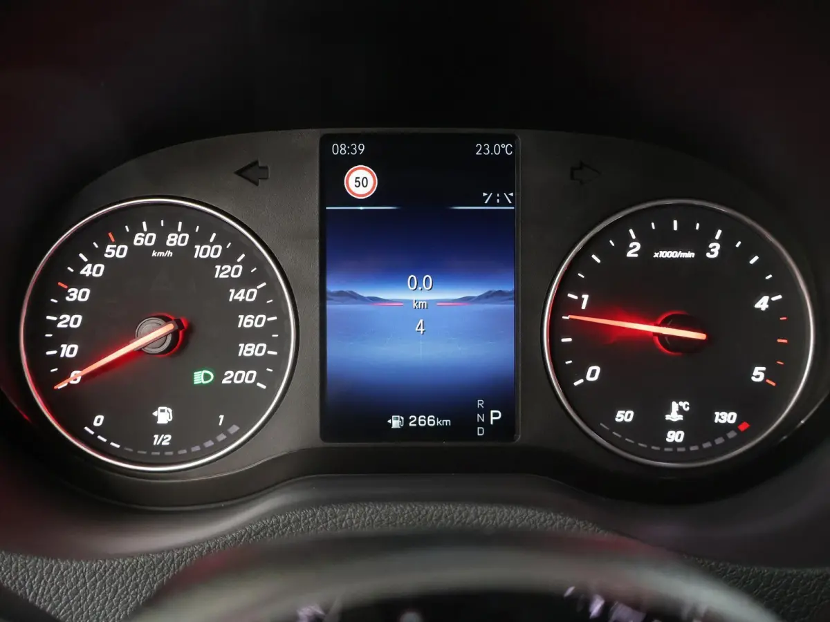 311 | AUT. | L2 H1 | RWD | PRO | Airco | Cruise Control | Park Assist | Parkeercamera | Lane-Assist | Comfort-bestuurdersstoel | Zijruiten | Achterruiten | DUBBELE CABINE INBOUW MOGELIJK |