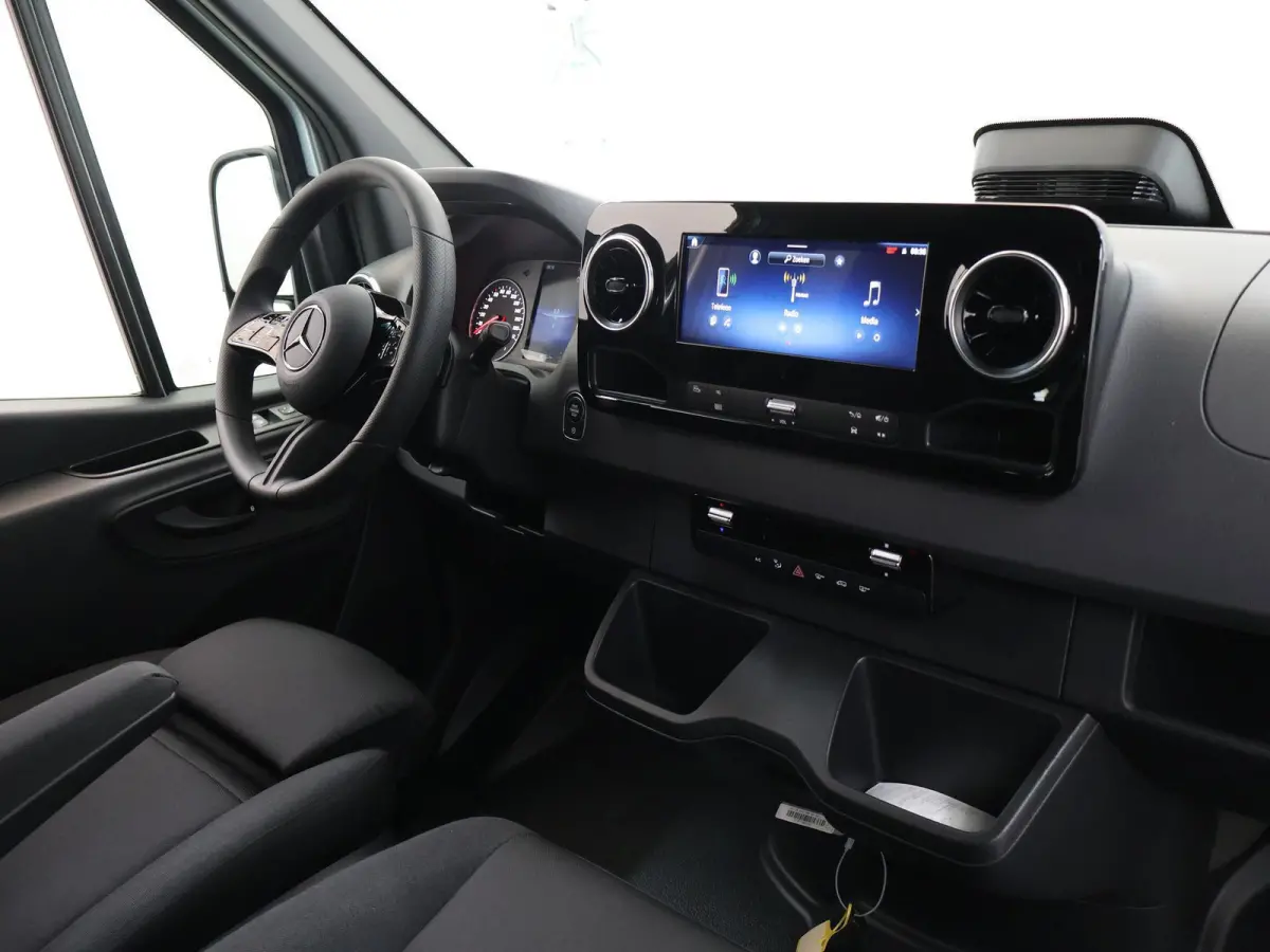 311 | AUT. | L2 H1 | RWD | PRO | Airco | Cruise Control | Park Assist | Parkeercamera | Lane-Assist | Comfort-bestuurdersstoel | Zijruiten | Achterruiten | DUBBELE CABINE INBOUW MOGELIJK |