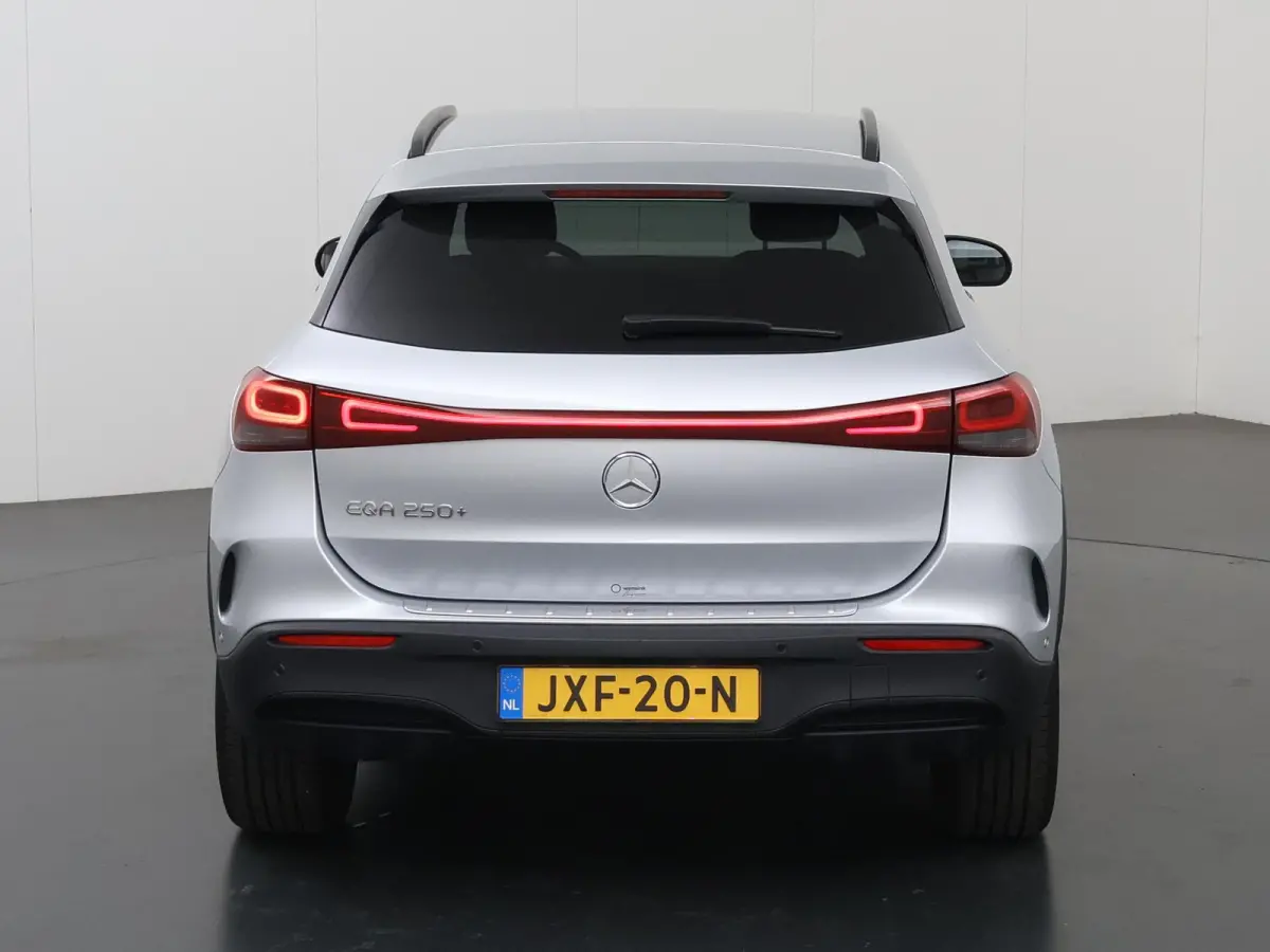 250+ AMG Line 71 kWh | Night pakket | Stoelverwarming | Widescreen | Sfeerverlichting |