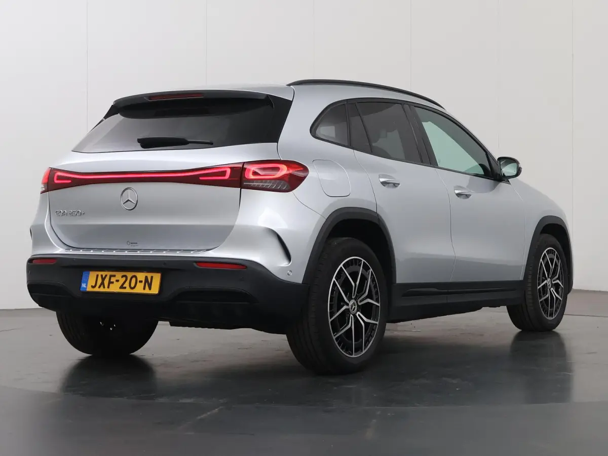 250+ AMG Line 71 kWh | Night pakket | Stoelverwarming | Widescreen | Sfeerverlichting |