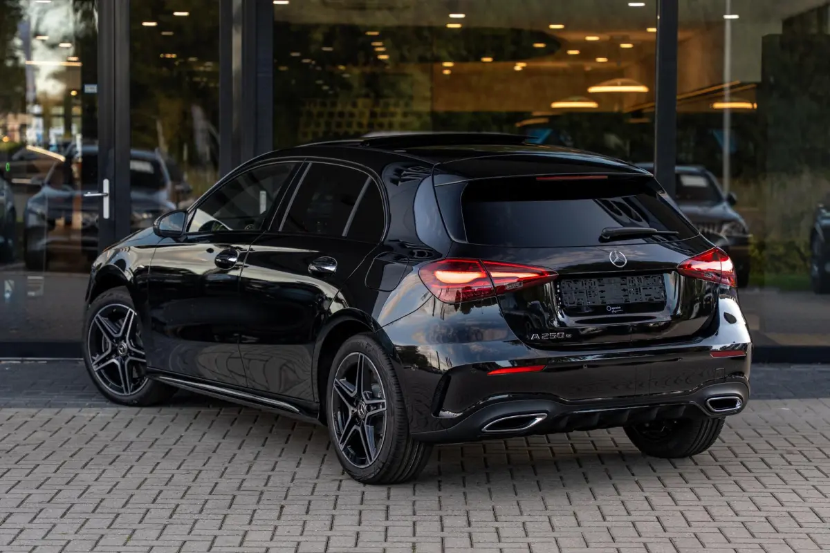 250e Business Solution AMG | Panoramaschuifdak  | Night pakket | Achteruitrijcamera | Stoelverwarming | MULTIBEAM LED |
