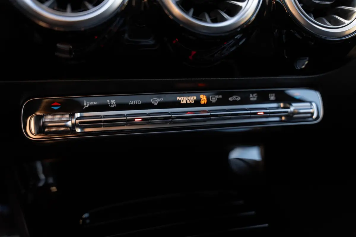 250e Business Solution AMG | Panoramaschuifdak  | Night pakket | Achteruitrijcamera | Stoelverwarming | MULTIBEAM LED |