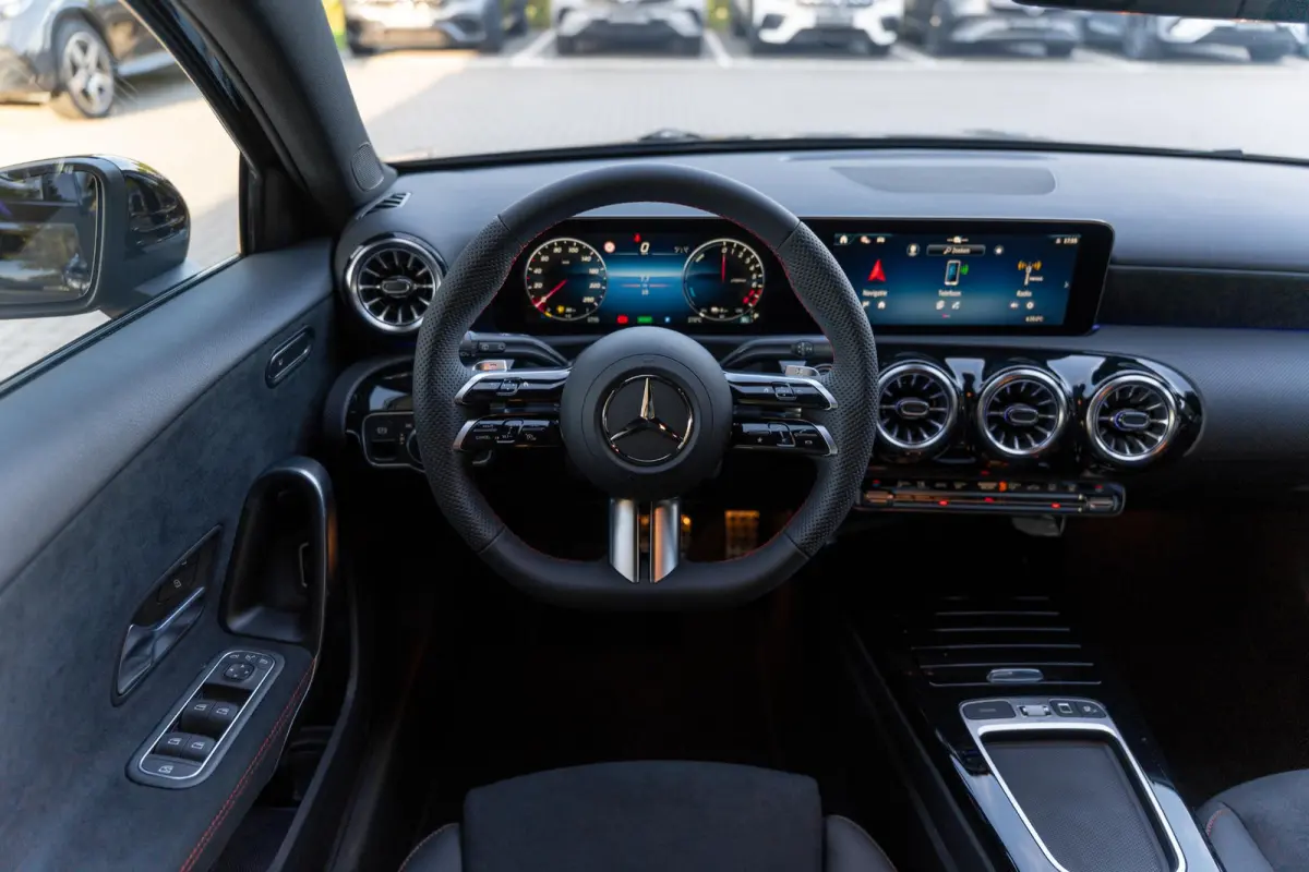 250e Business Solution AMG | Panoramaschuifdak  | Night pakket | Achteruitrijcamera | Stoelverwarming | MULTIBEAM LED |
