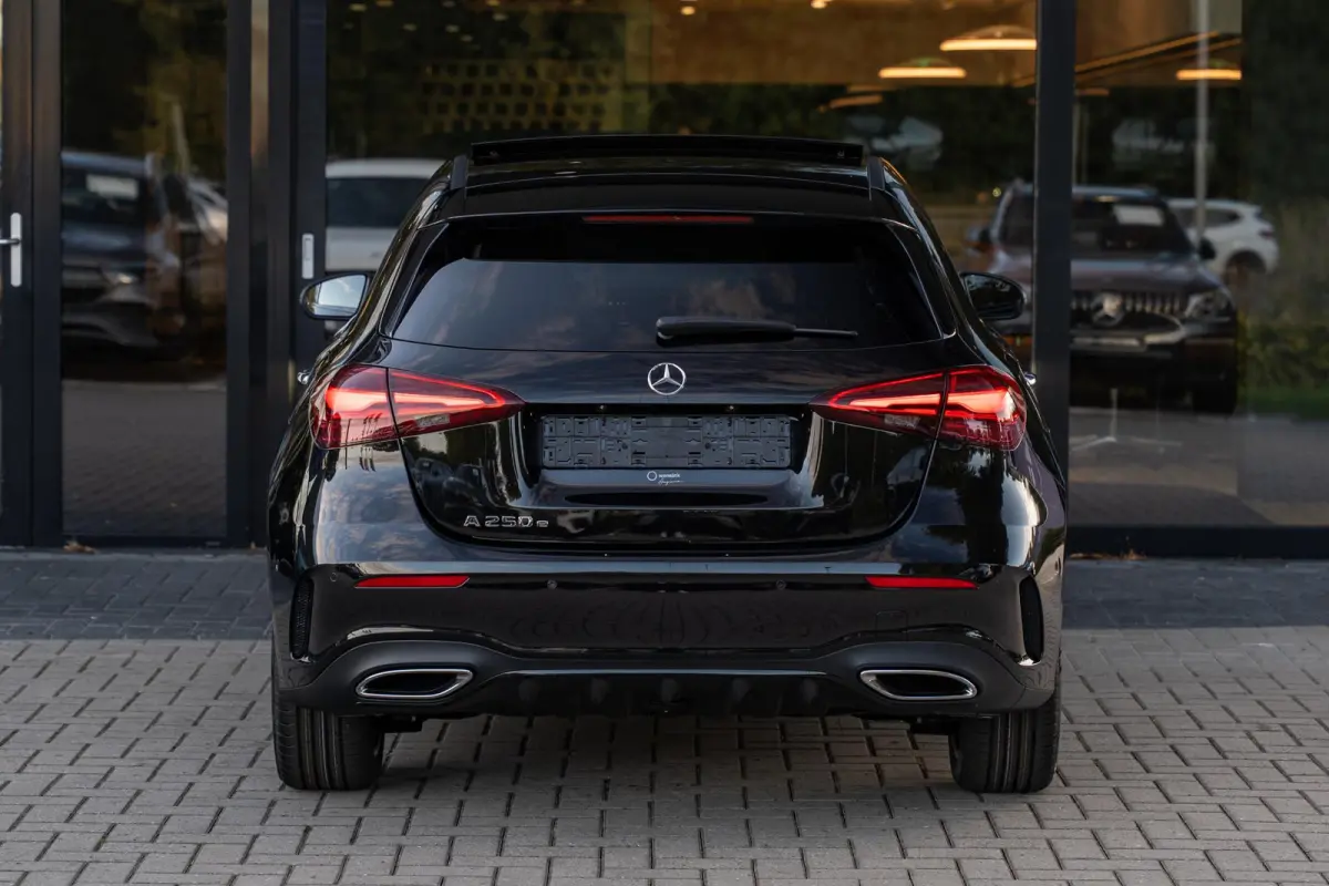 250e Business Solution AMG | Panoramaschuifdak  | Night pakket | Achteruitrijcamera | Stoelverwarming | MULTIBEAM LED |