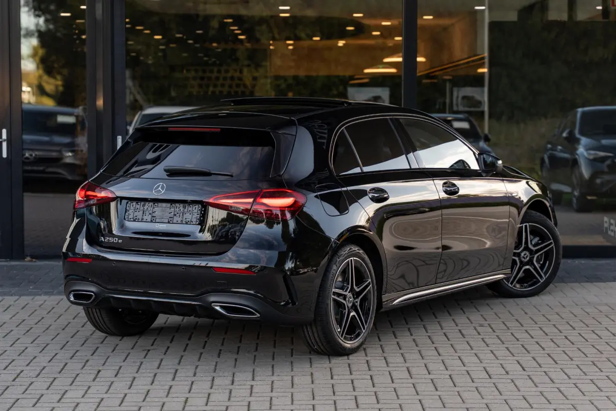 250e Business Solution AMG | Panoramaschuifdak  | Night pakket | Achteruitrijcamera | Stoelverwarming | MULTIBEAM LED |
