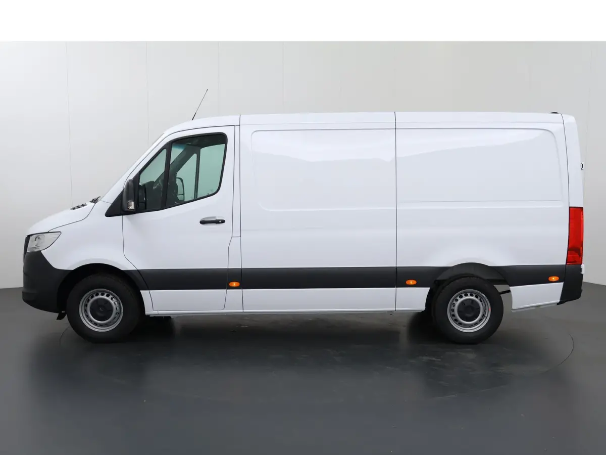 315 CDI | L2 H1 | RWD | PRO | Parkeercamera | Airco | Dodehoekassistent | Zijwindassistent | Cruise Control | Chauffeursstoel |
