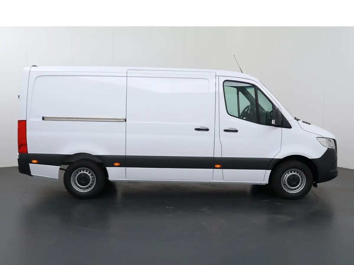 315 CDI | L2 H1 | RWD | PRO | Parkeercamera | Airco | Dodehoekassistent | Zijwindassistent | Cruise Control | Chauffeursstoel |